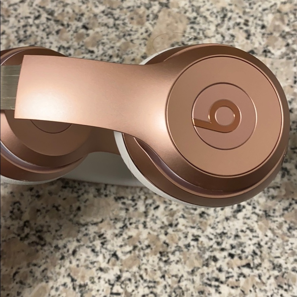 Beats Wireless - image 1